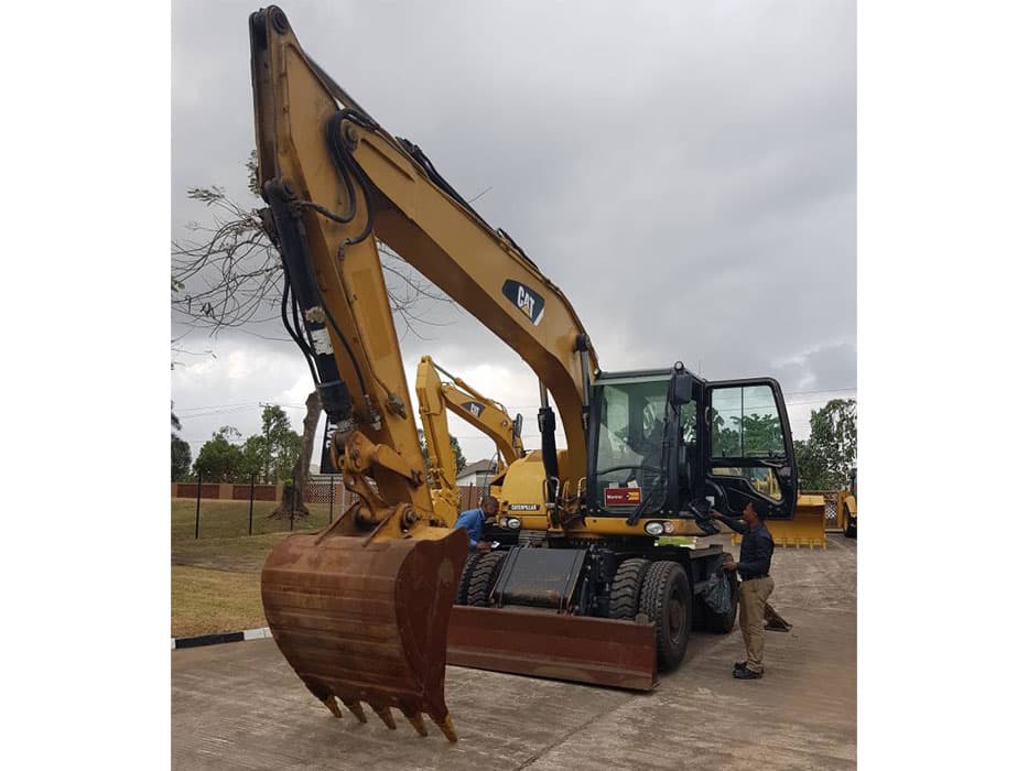 Cat 318 Tyred Ekscavator